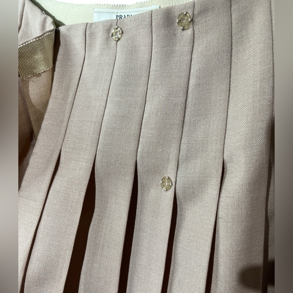 Prada Mohair & Wool Made in Italy Pleated Skirt - Size 42 - Elegant and Timeless - Picture 8 of 12